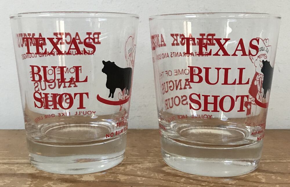 Set Pair Vtg Texas Bull Shot Black Angus Restaurants Lounges Drink Rocks Glasses